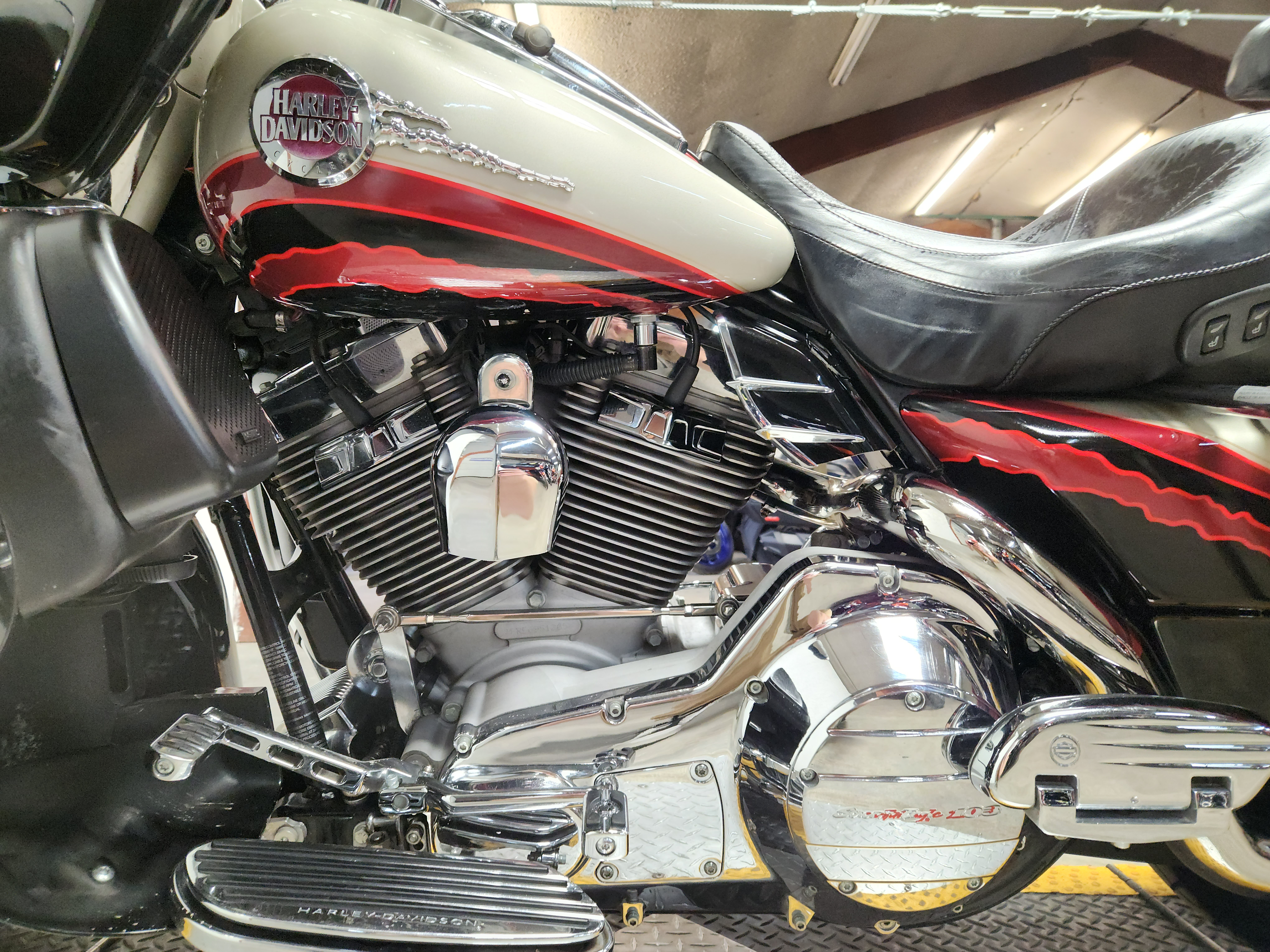 2006 Harley-Davidson® CVO™ Ultra Classic® Electra Glide® Motorcycle