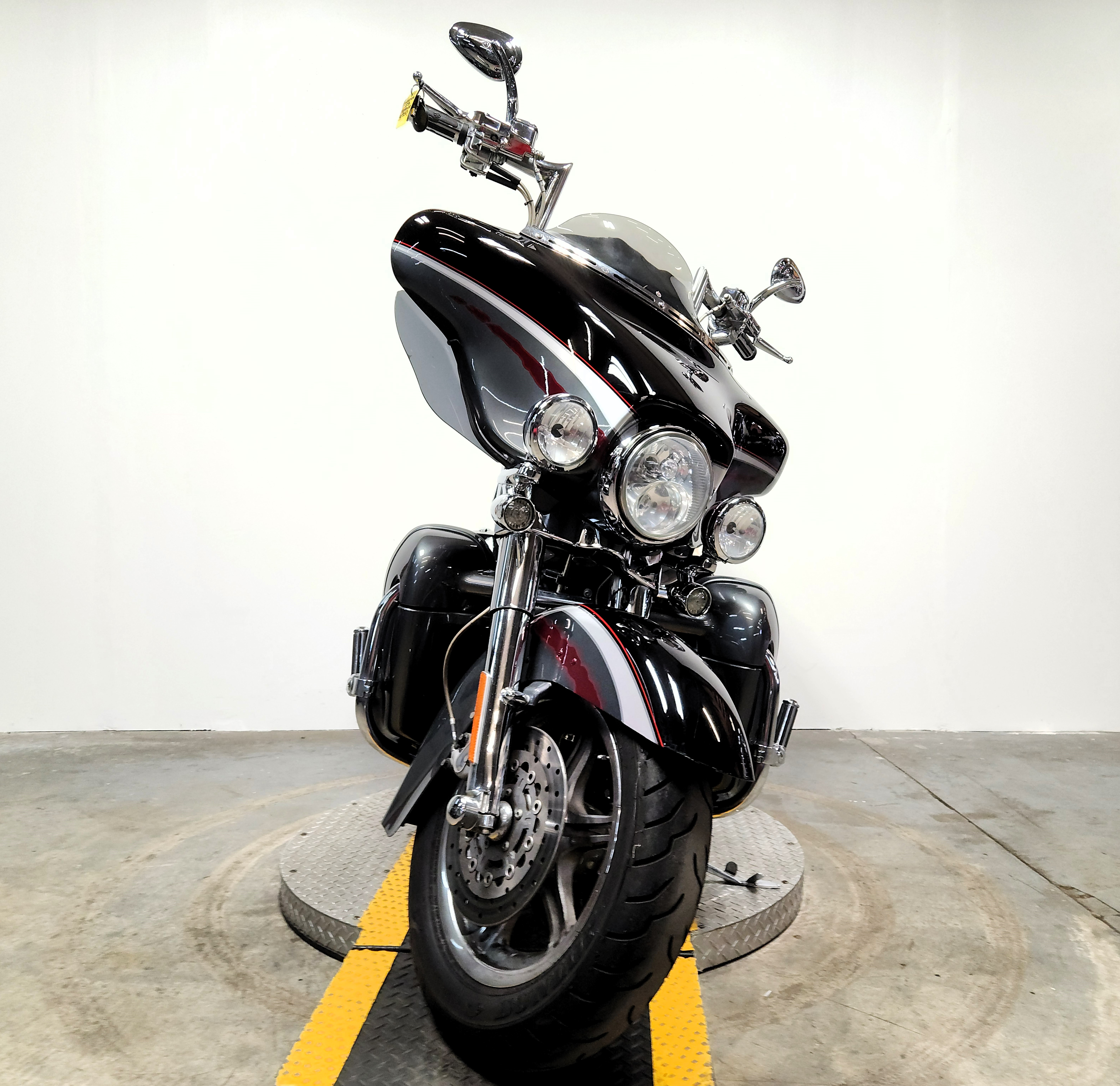 2006 Harley-Davidson® CVO™ Screamin' Eagle Electra Glide Motorcycle
